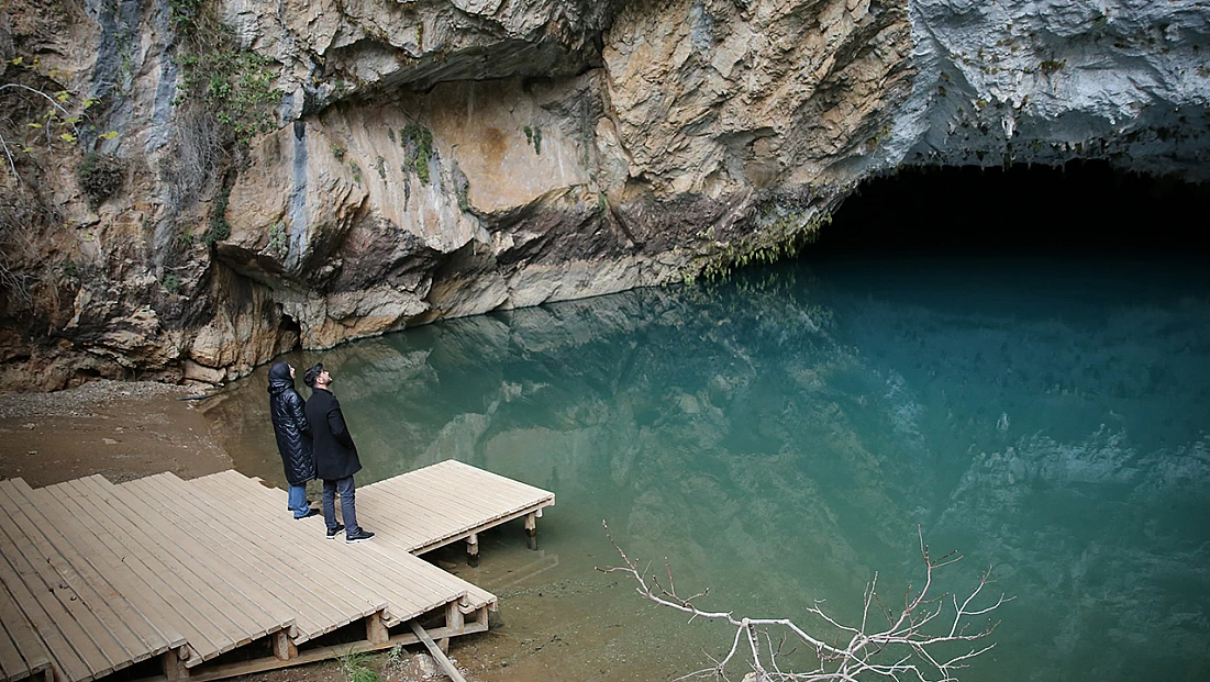 Altınbeşik Mağarası'nın yürüyüş yolu çelik kafesle korunacak