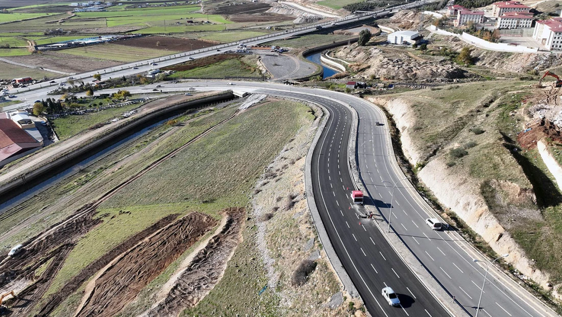 Bahçeci Hoca Bulvarı, güçlendirmenin ardından yeniden trafiğe açıldı