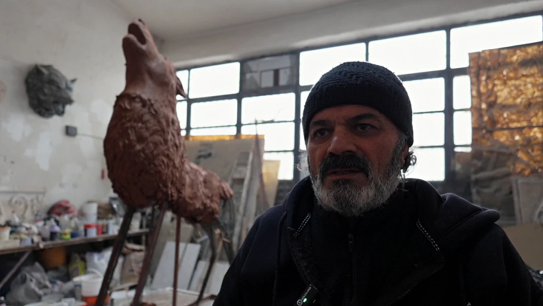 Cengiz Göğebakan, babasından esinlendiği mesleğinde yüzlerce esere imza attı