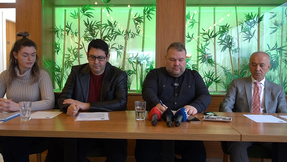 Çifte vatandaşlara sandık sınırı getirmesine tepki