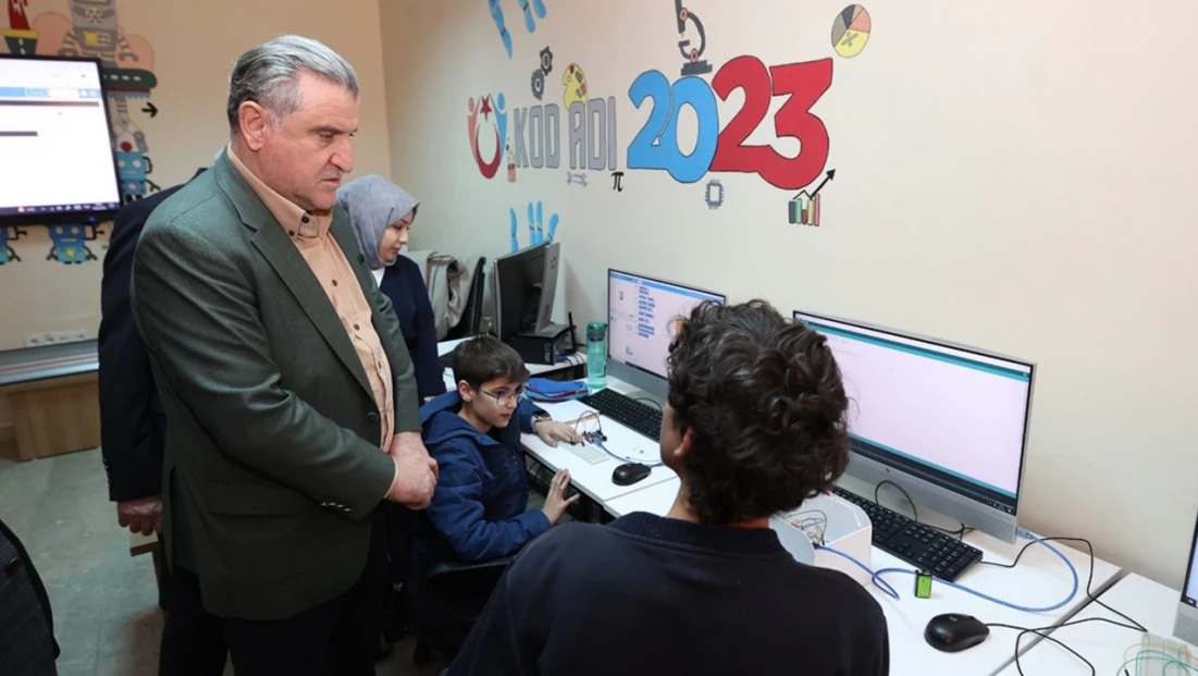 DeneYap Atölyeleri'nde geleceğin mucitleri yetişiyor