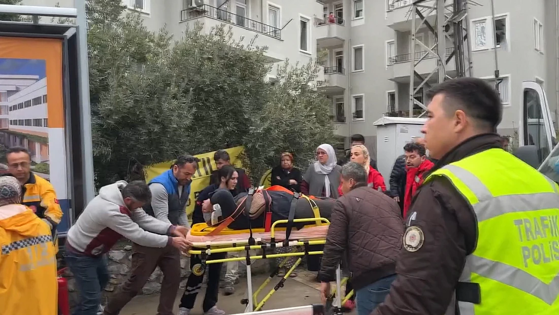 Duvara çarpan otomobildeki 1 kişi öldü, 2 kişi yaralandı