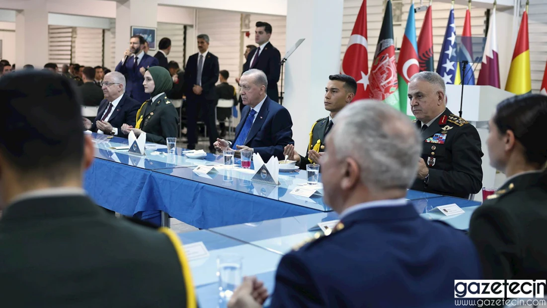 Erdoğan, Kara Harp Okulu öğrencileriyle iftarda bir araya geldi