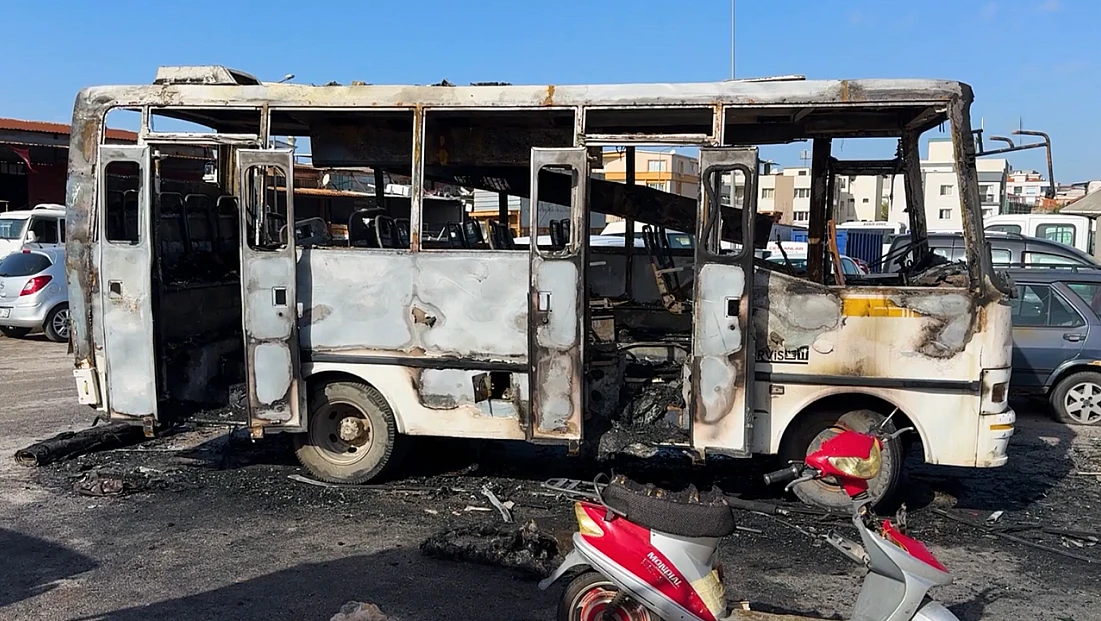 İzmir'de yanan midibüsteki 16 yaşındaki çocuk öldü