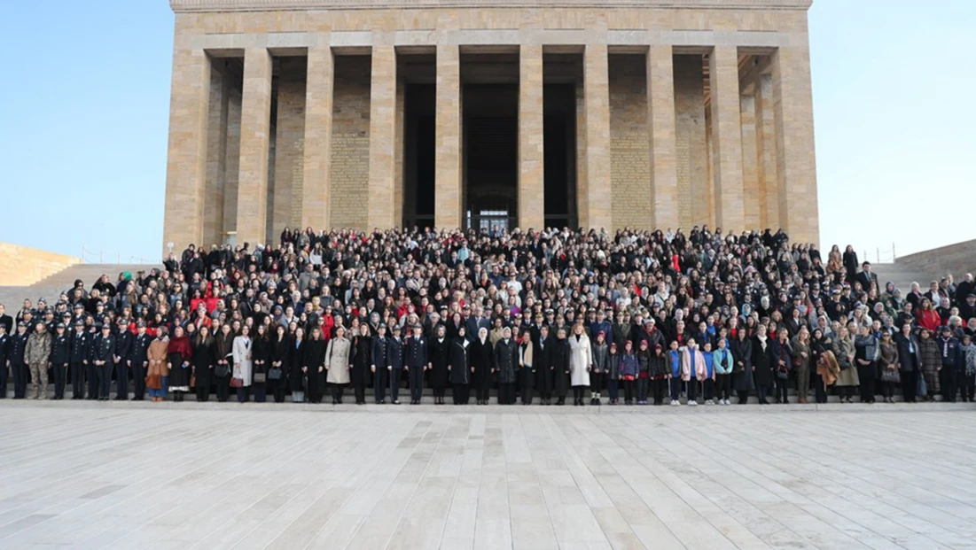 Kadınlara özgürlüğün 91. yılında Anıtkabir'e ziyaret