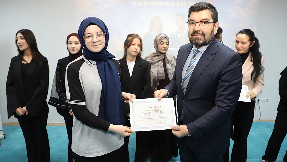 Kahramanmaraş’ta gençler kürsüde! Büyük final ayakta alkışlandı