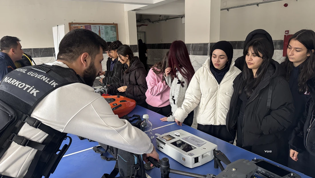 Kahramanmaraş'ta lise öğrencilerine Sahil Güvenlik Komutanlığı tanıtıldı