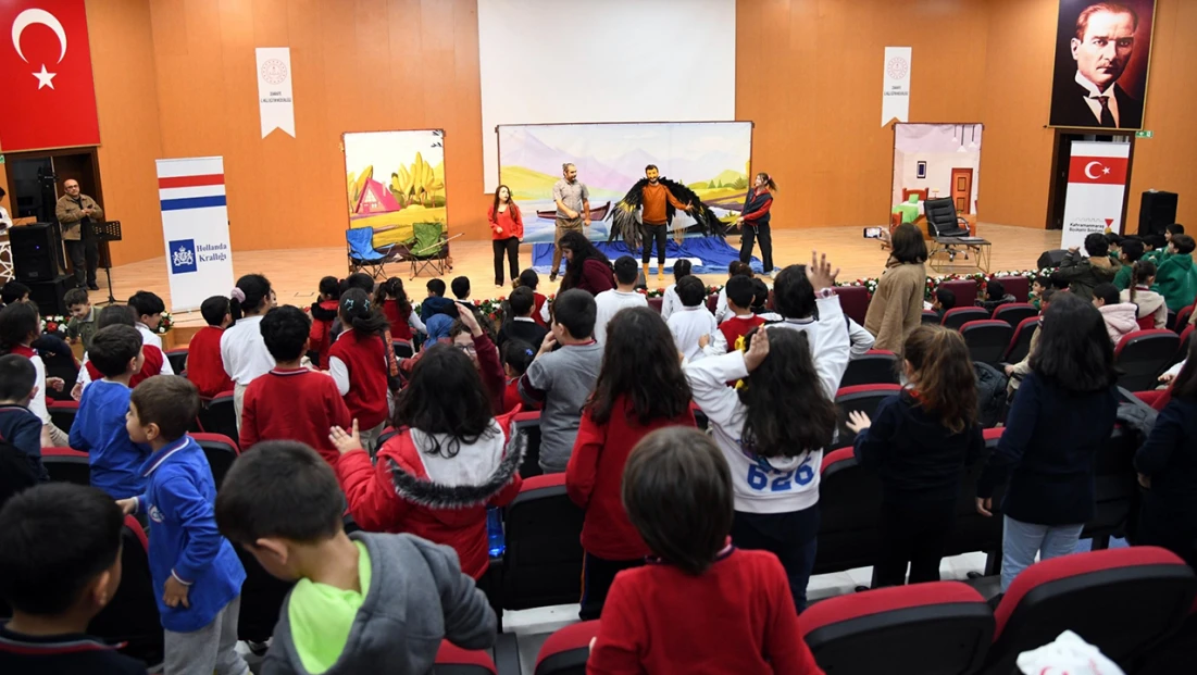 Kültür köprüsü; Ronnie Göldeki Fısıltı miniklerle buluştu