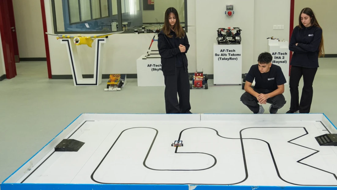 Lise öğrencilerinden uluslararası yarışmalarda çifte başarı