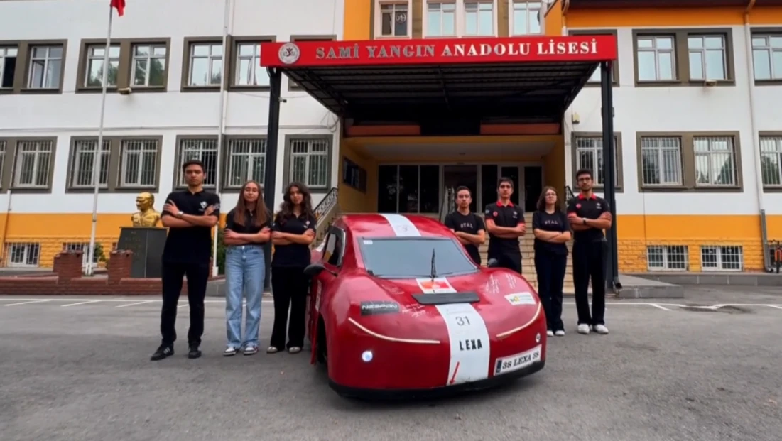 Liseliler elektrikli Lexa’yı geliştirmek için çalışıyor