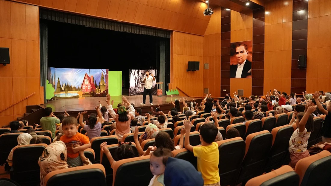 Pamuk ile Kömür hayvan sevgisini Kahramanmaraş’ta sahneye taşıdı