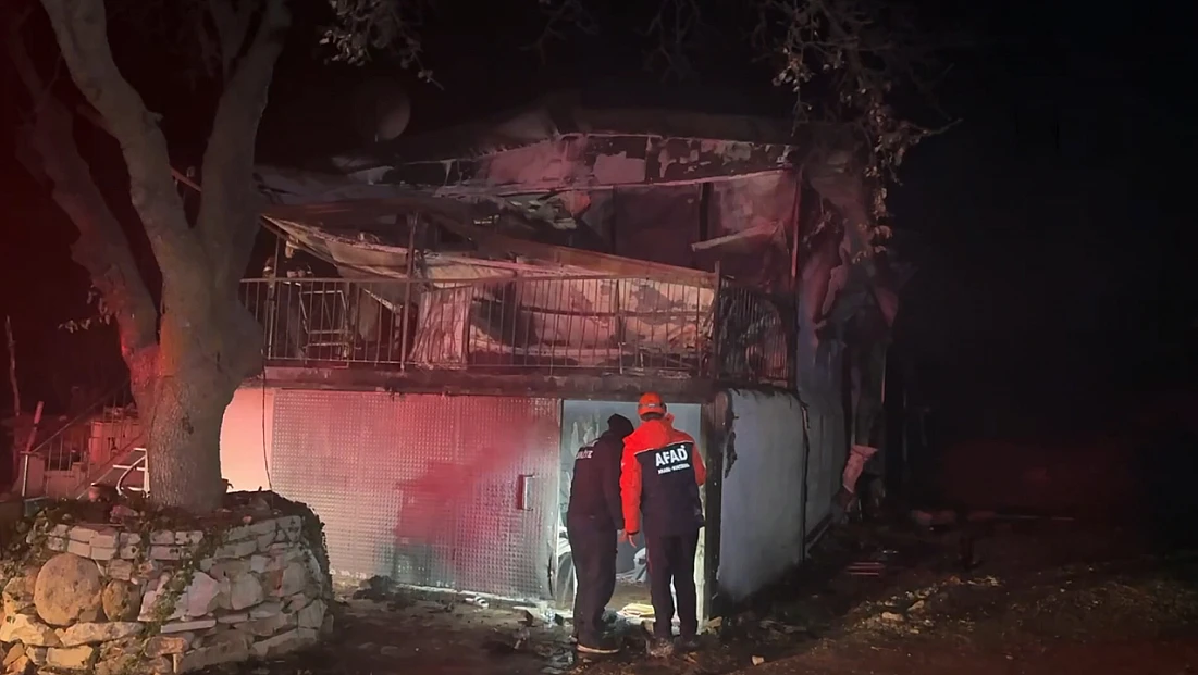 Prefabrik evde çıkan yangında karı koca hayatını kaybetti