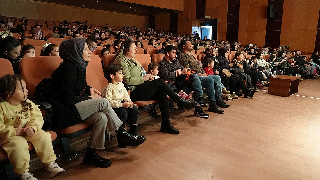 Sevimli Dinozor Dobizor ile minikler sanatla buluştu