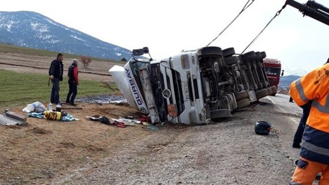 Kahramanmaraş'ta fuel oil yüklü tanker devrildi: 1 yaralı!