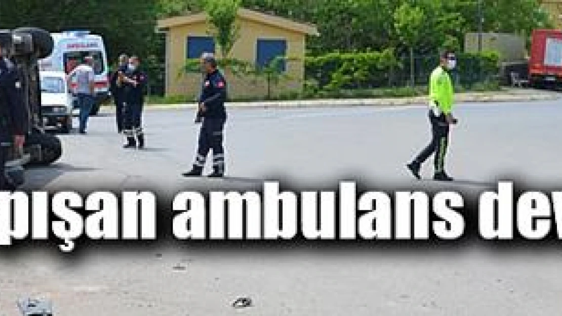 Traktörle çarpışan ambulans devrildi: 5 yaralı