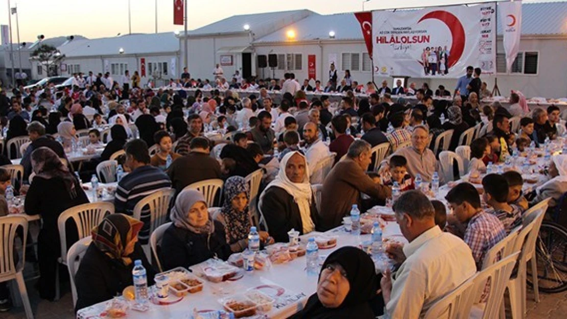 Kahramanmaraş'taki konteyner kentte iftar!