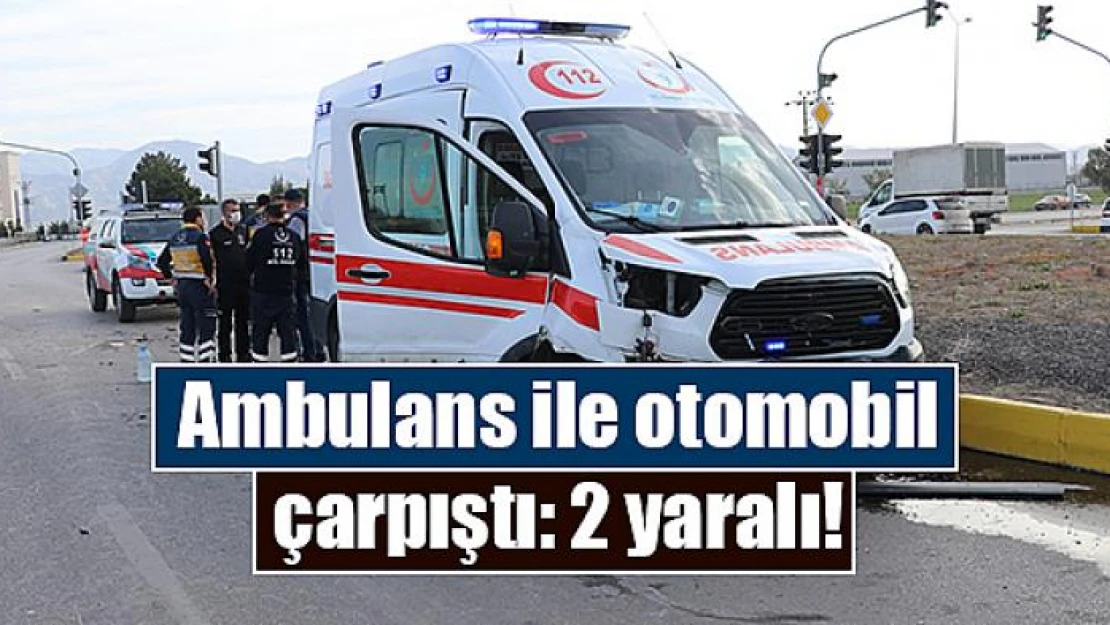 Ambulans ile otomobil çarpıştı: 2 yaralı!