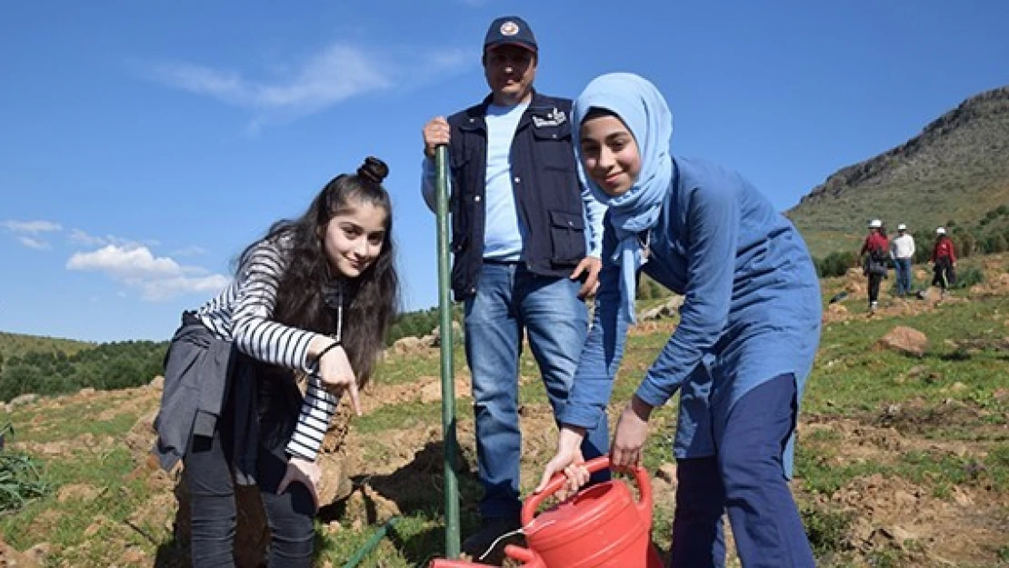 Orman Haftasında, öğrenciler 5.000 fidanı toprakla buluşturdu!