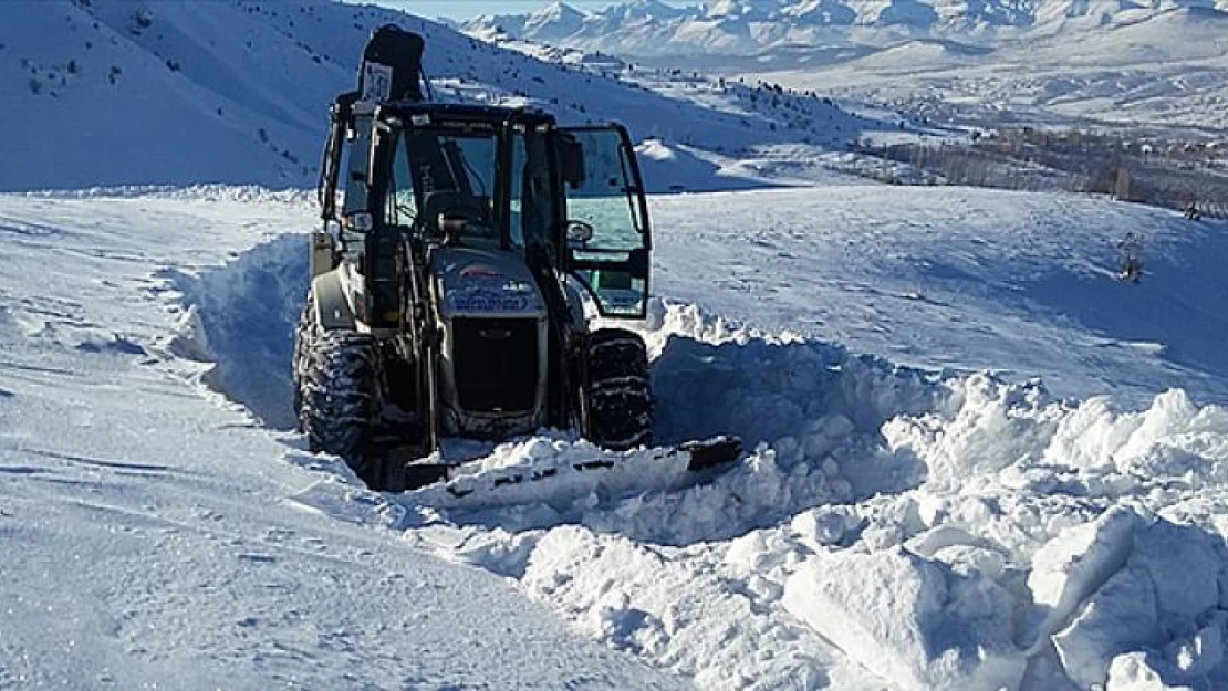 'Akdeniz'in Sibiryası' Göksun'da yollar açıldı!