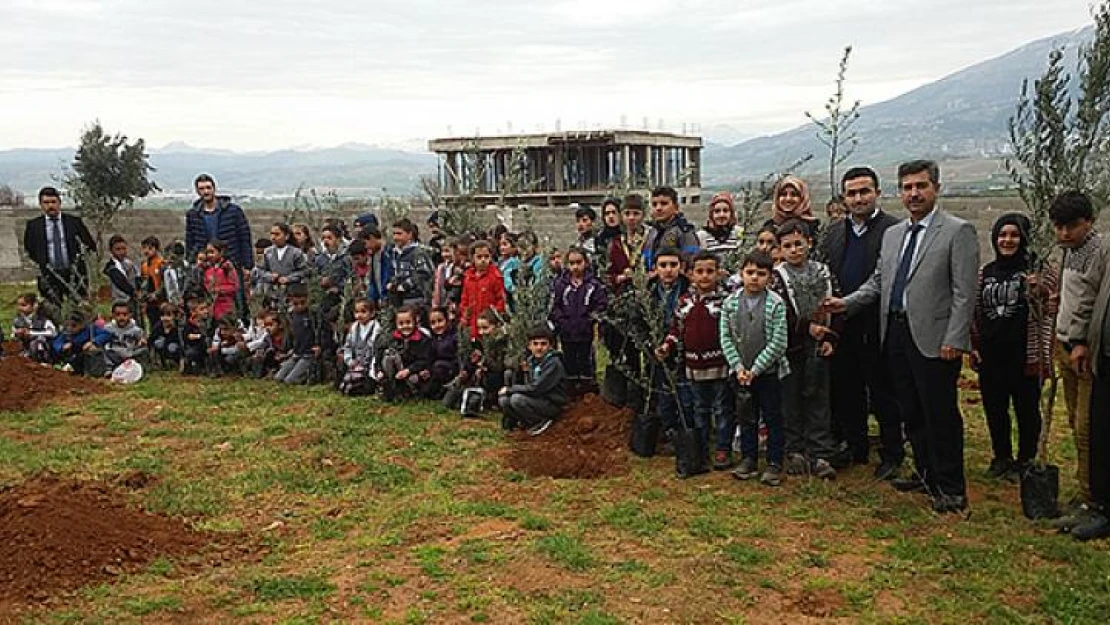 Kahramanmaraş'ta çocuklar, fidanları ile büyüyecek!