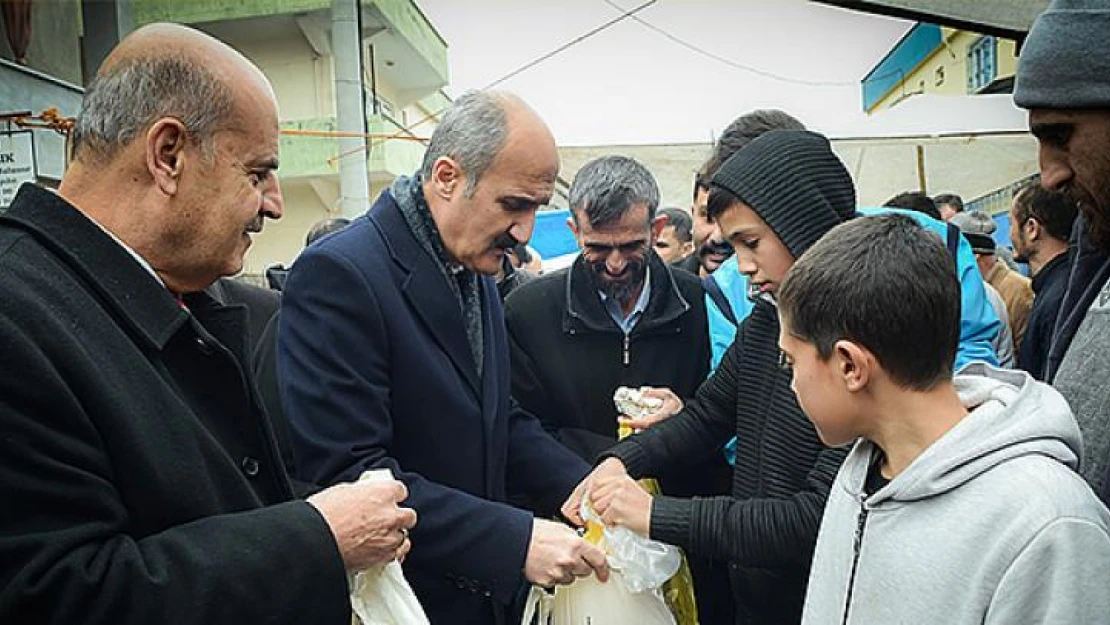 Dulkadiroğlu'nda vatandaşa alışveriş torbası dağıtıldı!