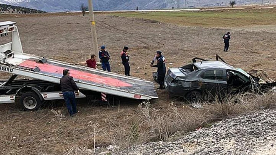 Otomobil şarampole devrildi: 3 ölü, 2 yaralı!