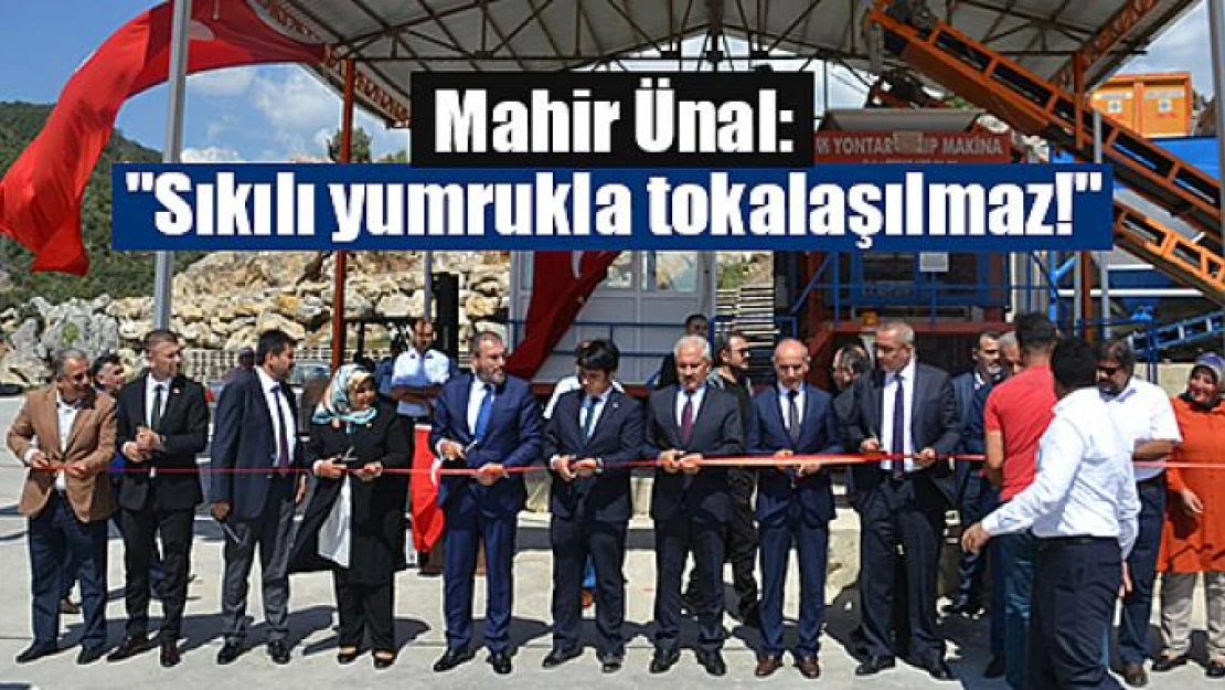 Mahir Ünal: 'Sıkılı yumrukla tokalaşılmaz!'