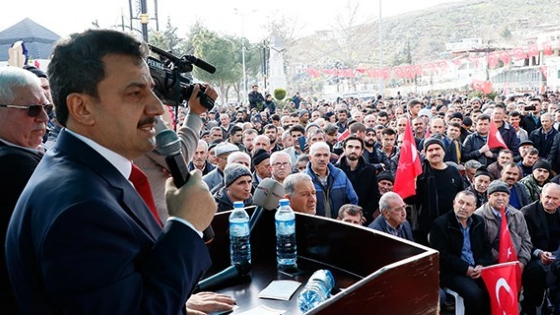 Taşhan, sevgisi Türkoğlu'nda meydana sığmadı!