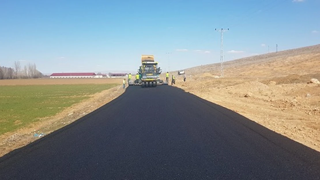 Elbistan'a 10 günde 17 bin ton sıcak asfalt!