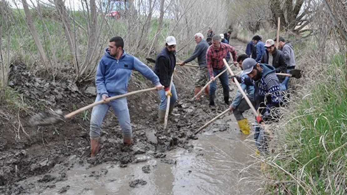 Kahramanmaraş'ta çiftçilerin 'imece usulü' tarlaları suya kavuşturma mücadelesi!