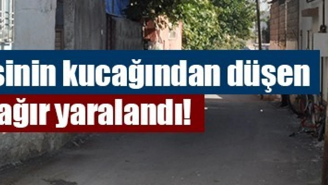 Balkonda teyzesinin kucağından düşen bebek ağır yaralandı!