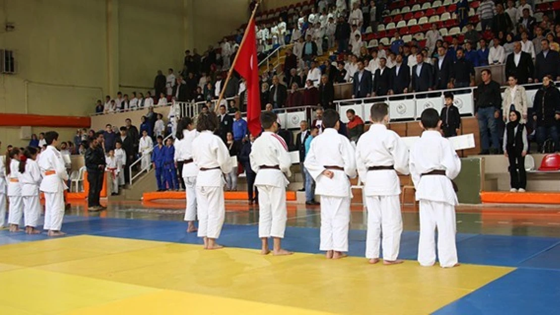 Kahramanmaraş'ta judo turnuvası nefesleri kesti!