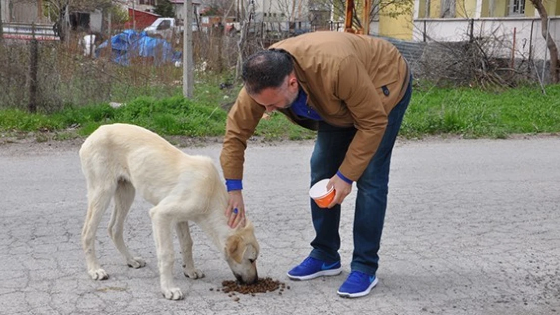 Eski futbolcudan örnek davranış!