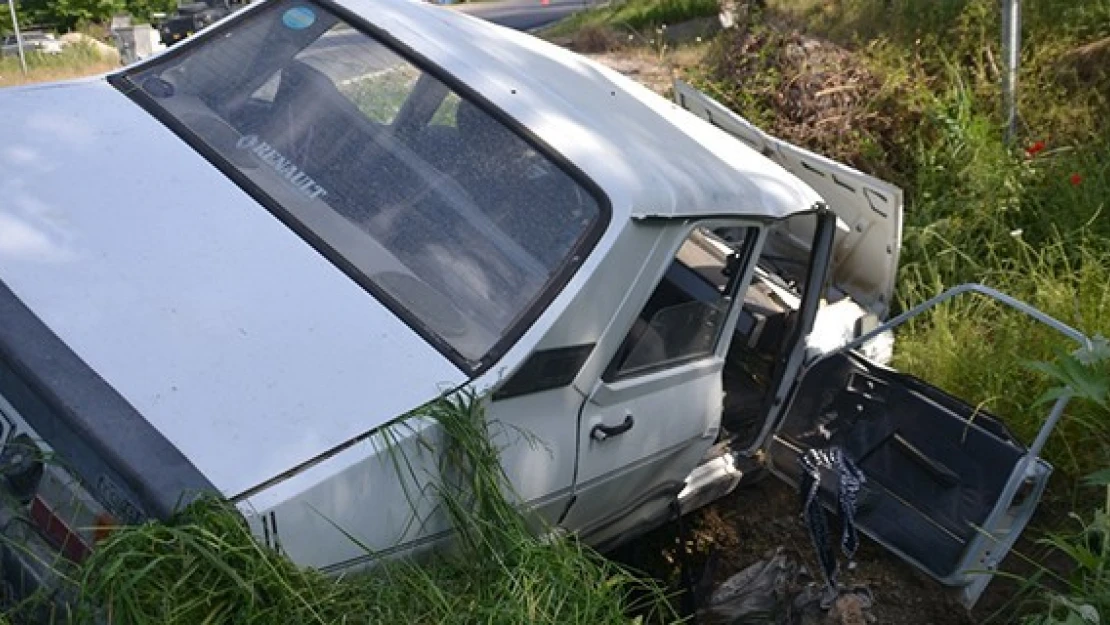 Kahramanmaraş'ta kontrolden çıkan araç şarampole devrildi!