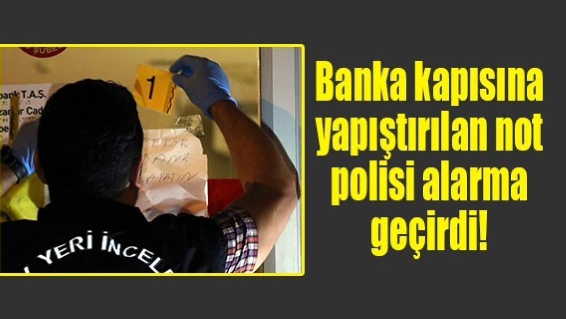 Banka kapısına yapıştırılan not polisi alarma geçirdi!