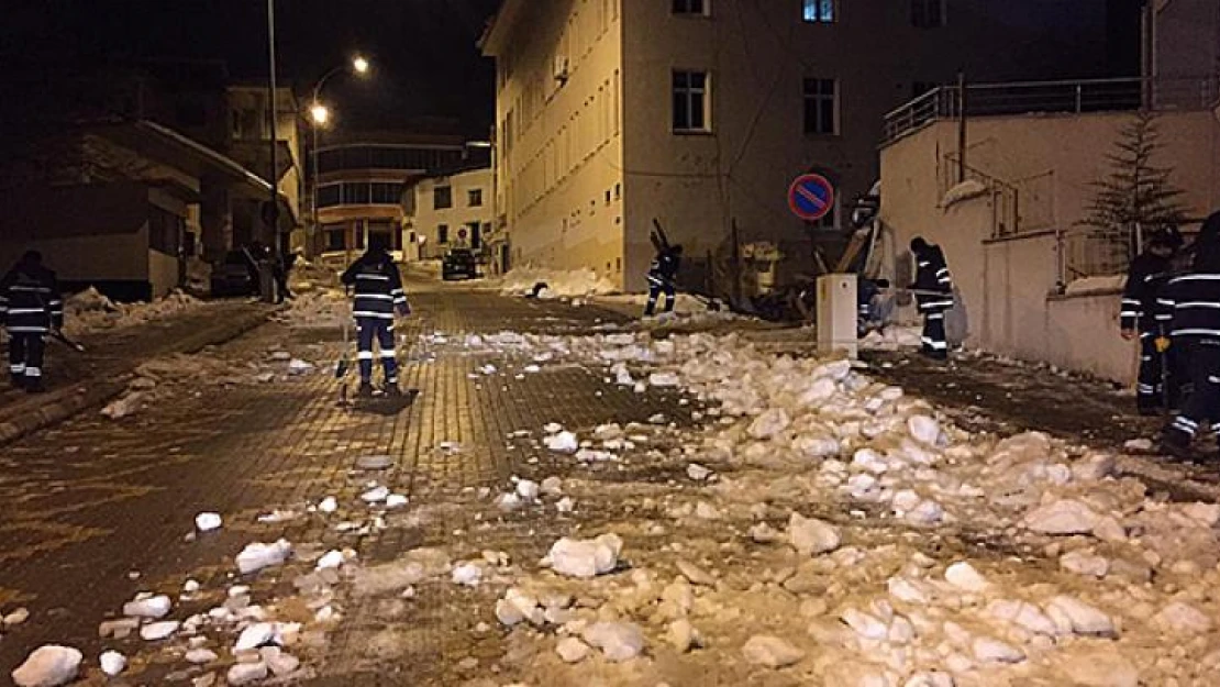 Kahramanmaraş'ta kar temizleme çalışmaları sürüyor!