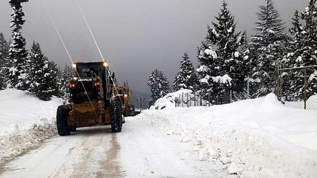 Kahramanmaraş'ta kar mesaisi sürüyor!