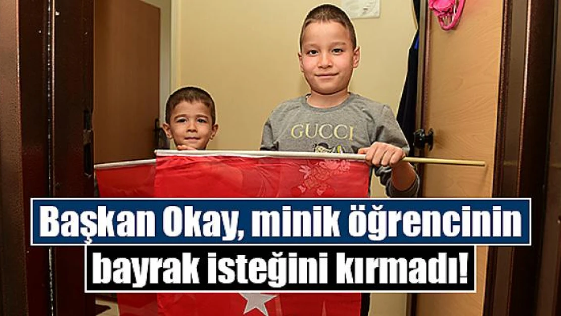 Başkan Okay, minik öğrencinin bayrak isteğini kırmadı!