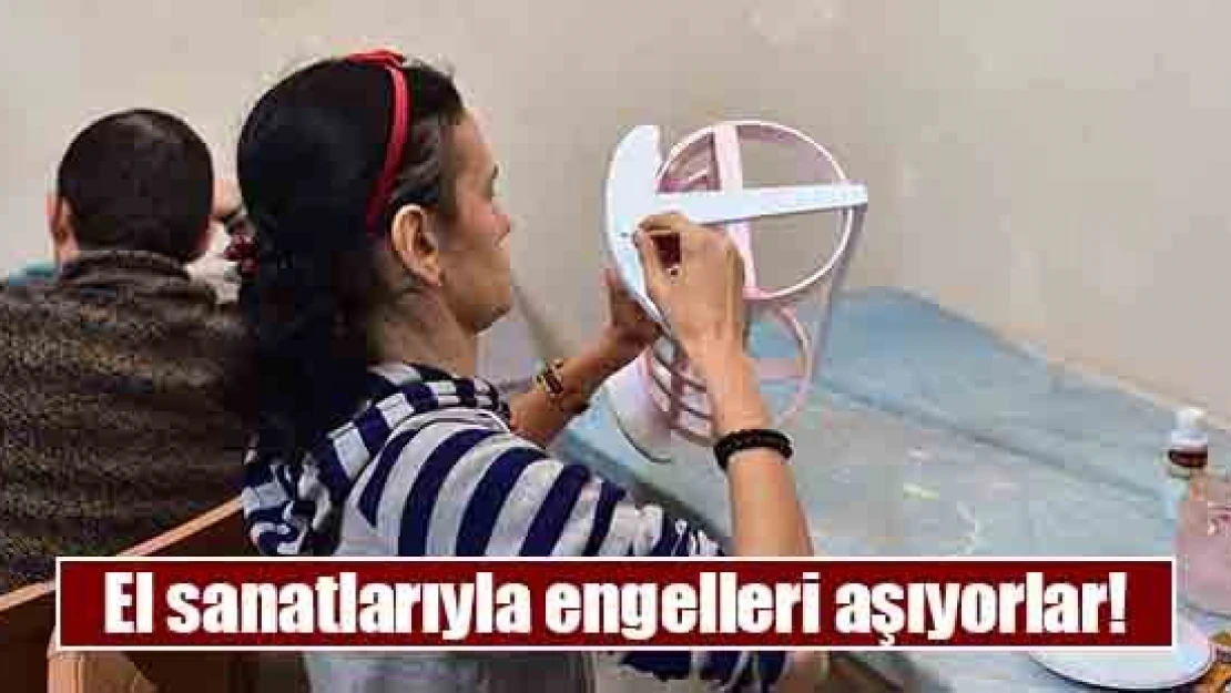 El sanatlarıyla engelleri aşıyorlar!