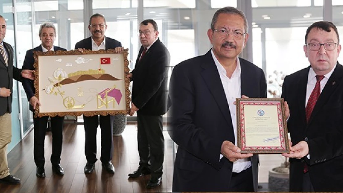 Mehmetçik Vakfı'ndan Öksüz'e plaket!