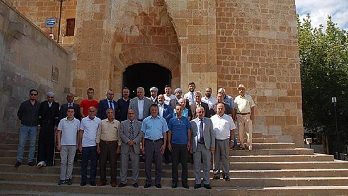 Kerküklü Türkmenler Afşin Eshab-ı Kehf'i gezdi!