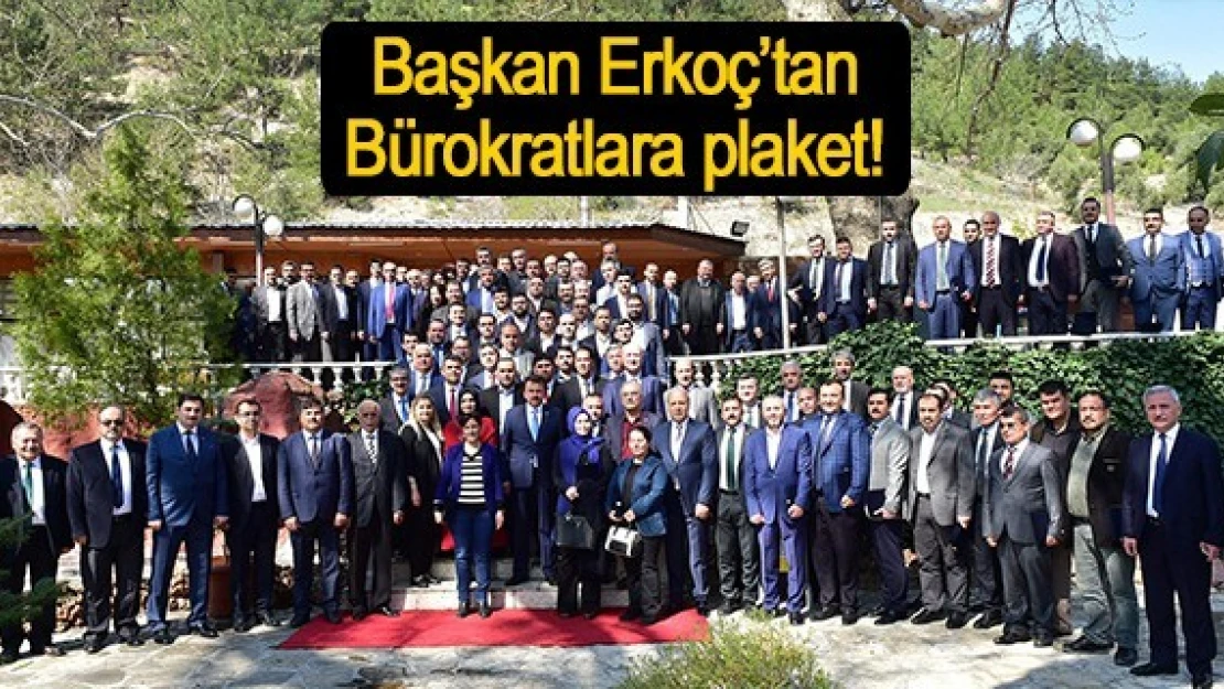 Başkan Erkoç'tan Bürokratlara plaket!