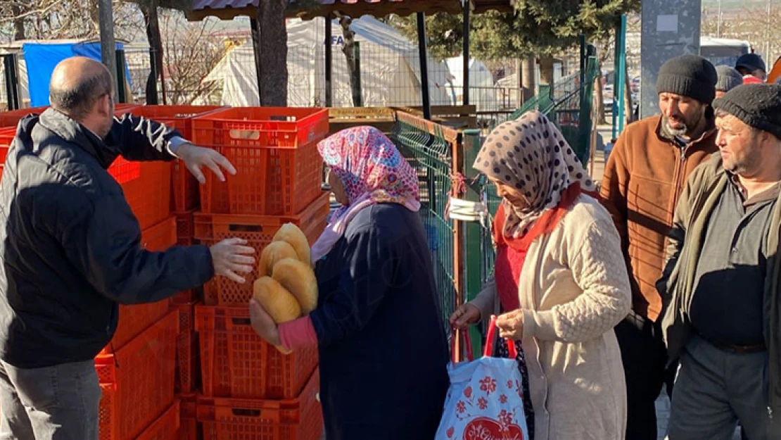 20 Noktada sıcak ekmek dağıtımı yapılıyor