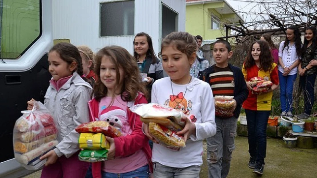 Öğrencilerden 2 ton yardım malzemesi