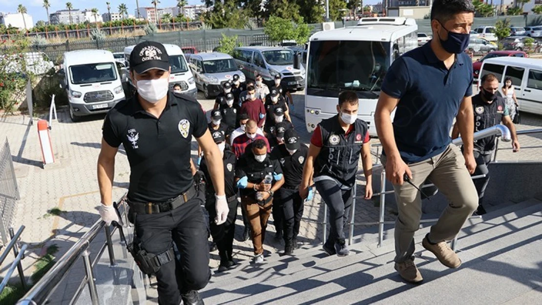 5 kilo 950 gram kokain ele geçirilen gemide, aralarında kaptanın da bulunduğu 6 mürettebat gözaltına alındı!