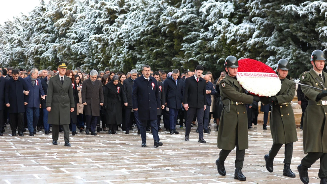 81 ilden gelen öğretmenler Anıtkabir'de