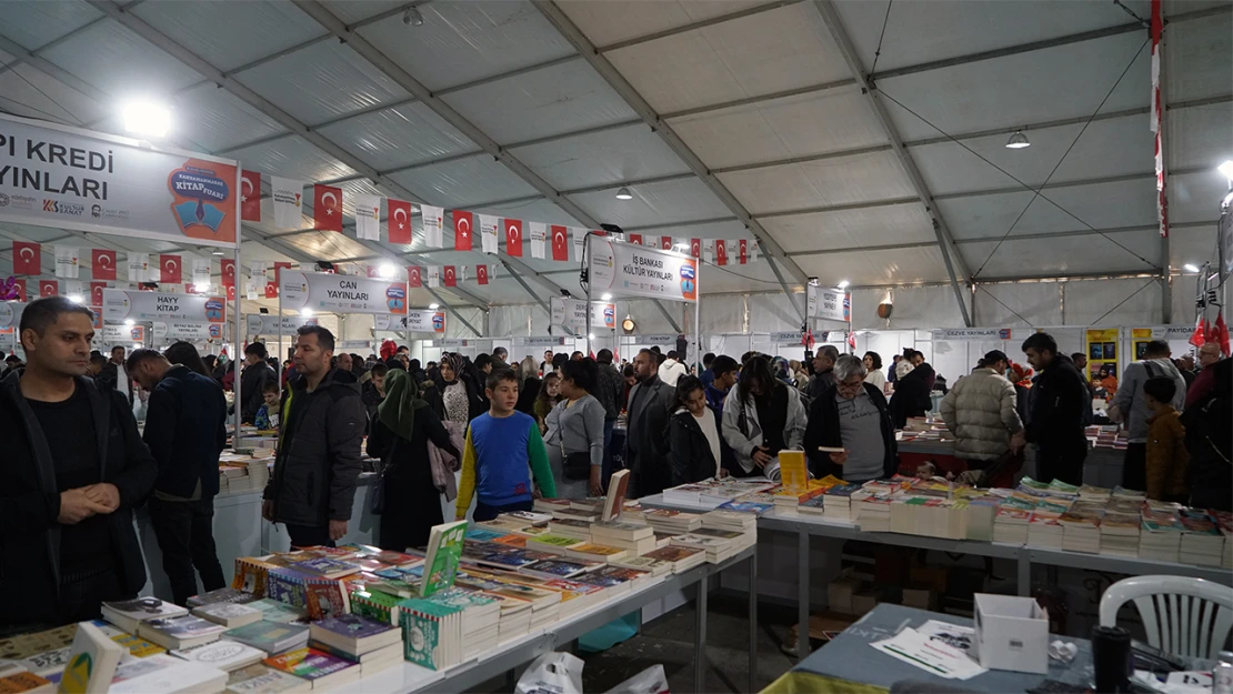 9'uncu Uluslararası Kitap Fuarı, final gününde de binlerce misafirini ağırladı