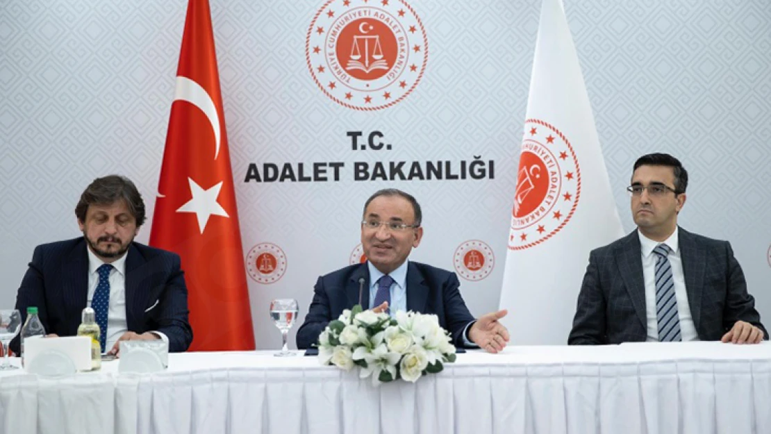 Adalet Bakanı Bozdağ, yargı muhabirleriyle bir araya geldi