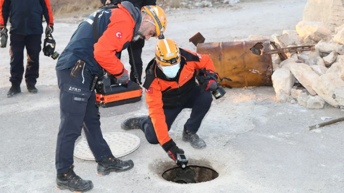 AFAD ekipleri Sednaya hapishanesine ulaştı