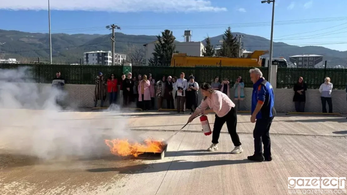 AFAD'tan kız öğrencilere afet farkındalık ve yangın eğitimi